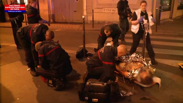 Attentats à Paris: opérations de secours des pompiers