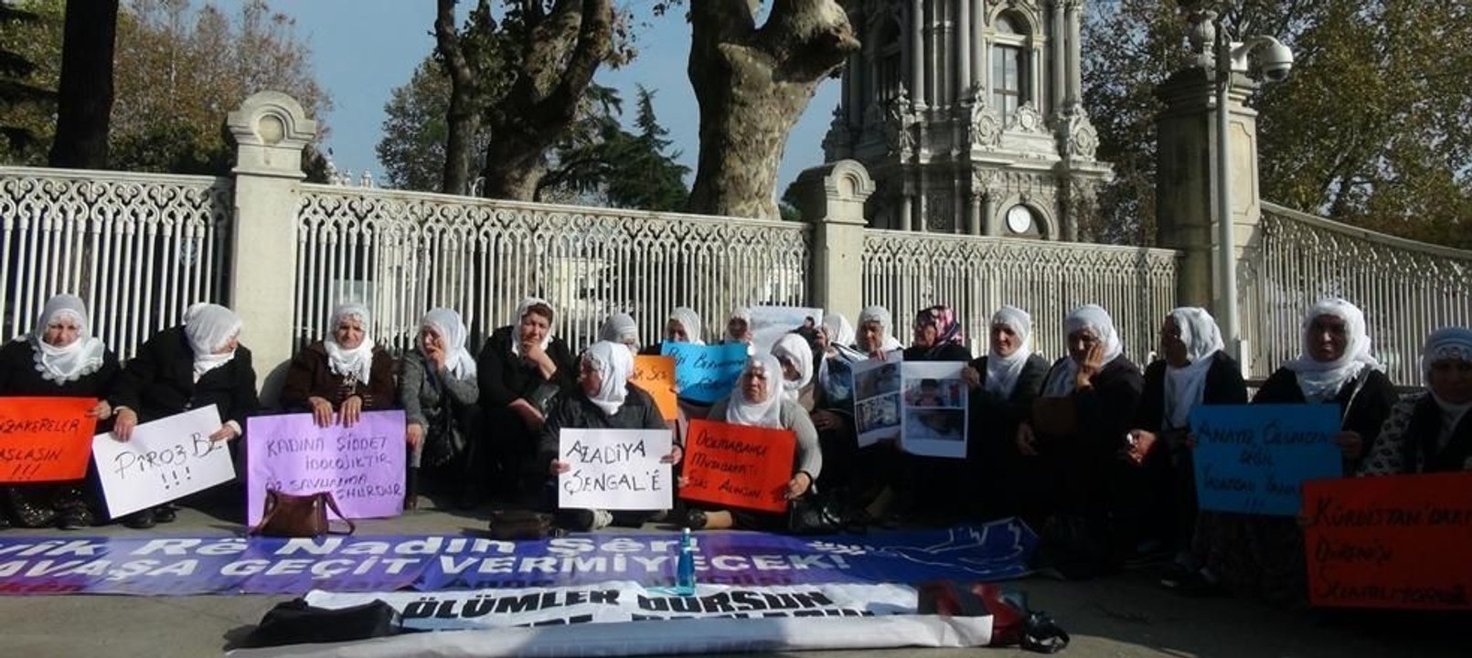 'Barış Anneleri'nden Dolmabahçe'de oturma eylemi