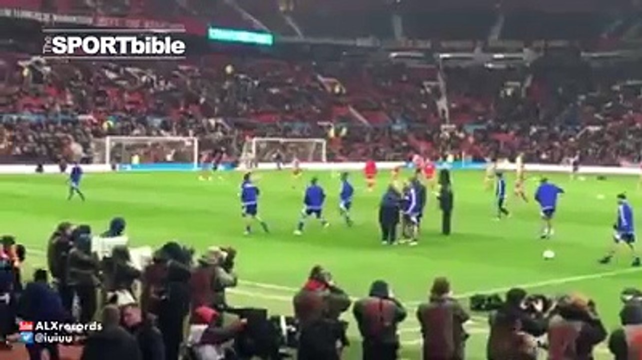 Cafu, Ronaldinho Gaúcho and Robert Pires amazing keepy uppies before the UNICEF charity game!