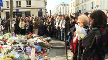 La France riposte aux attentats et rend hommage aux victimes