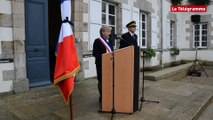 Pontivy. 600 personnes se recueillent devant la mairie