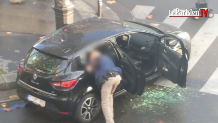 Video herunterladen: Une voiture liée aux attentats désossée par les démineurs dans le 18e à Paris