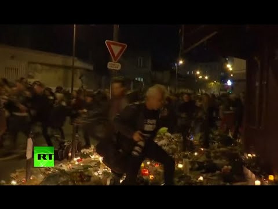 Moment crowd bursts into panic caused by false alarm at Paris attacks memorial