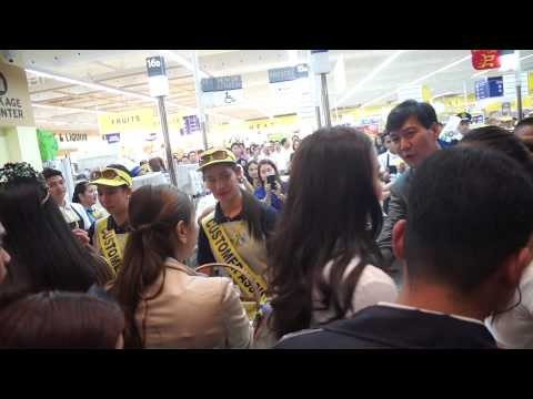 Julia Montes, Iya Villana, and others at SaveMore SM Light Mall Opening