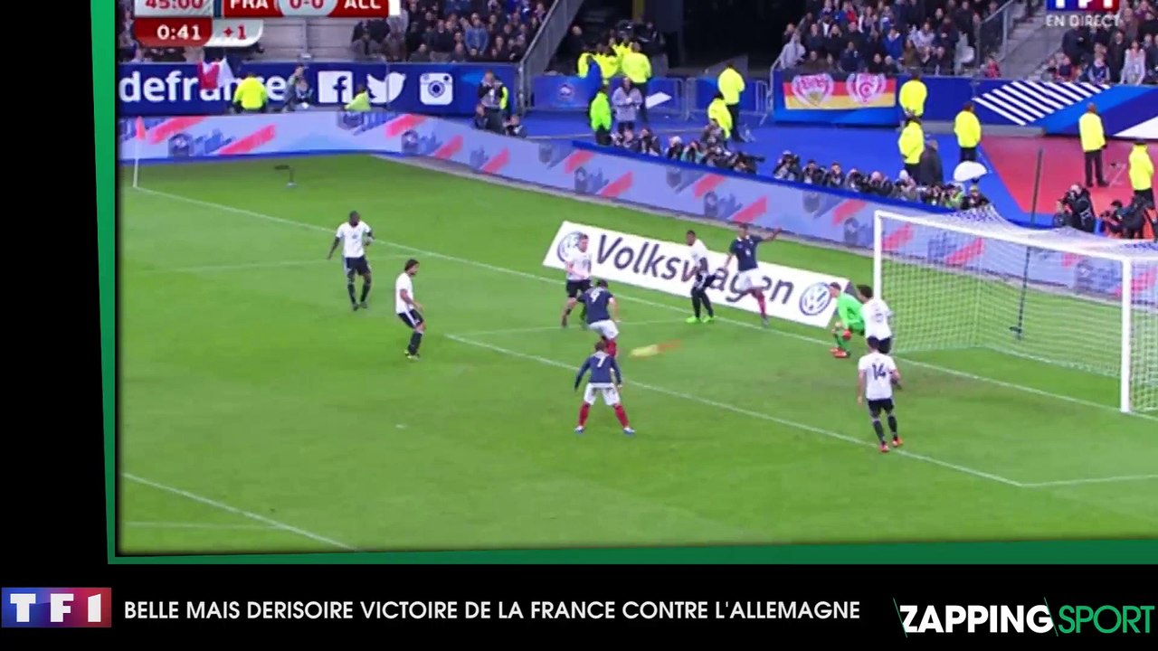 Un footballeur italien marque et pleure dans un drapeau Français