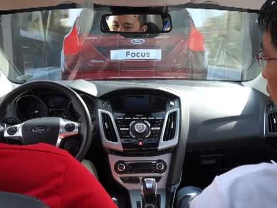 Driving a Ford Focus 2013 and Testing its Safety Features