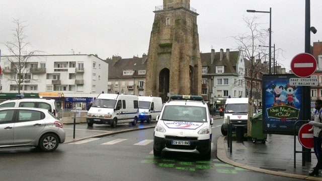 CALAIS - importante opération de police sur la place d'Armes ce lundi