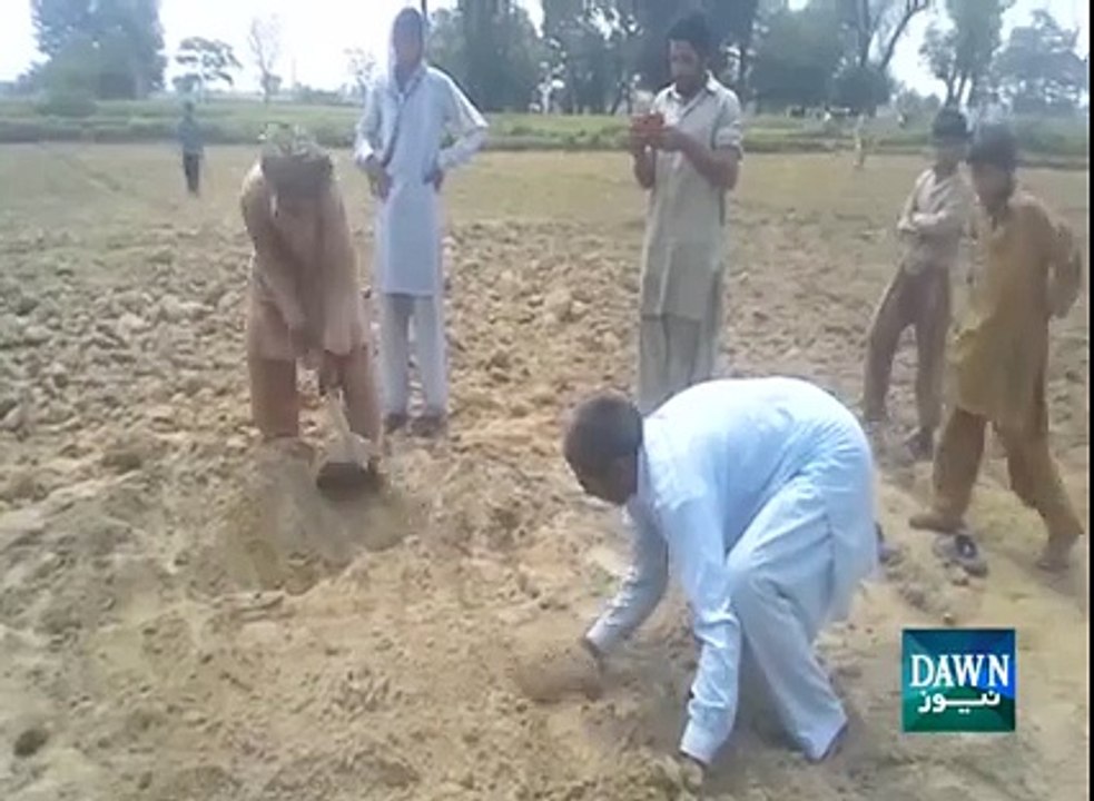 پیر کے حکم پر مرید نے سگریٹ اور پانی کے اسٹاک کیساتھ خود کو زندہ دفن کرلیا
