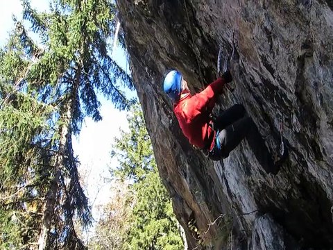 GAG 2015 : Selection à la cascade (dry) sous la neige