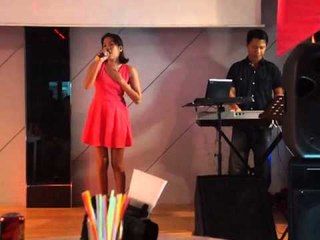 2GO Bloggers Singing 3