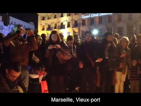 Marseille : un millier de personnes sur le Vieux-Port en hommage aux victimes