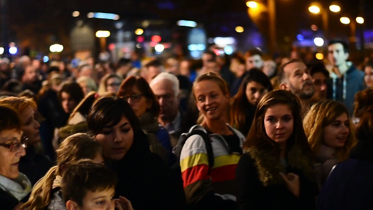 Attentats: les Annéciens chantent la Marseillaise