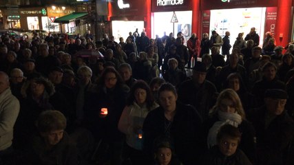 Attentats de Paris: rassemblement à la Porte-Horloge