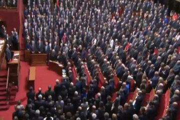 La Asamblea Nacional de Francia canta La Marsellesa