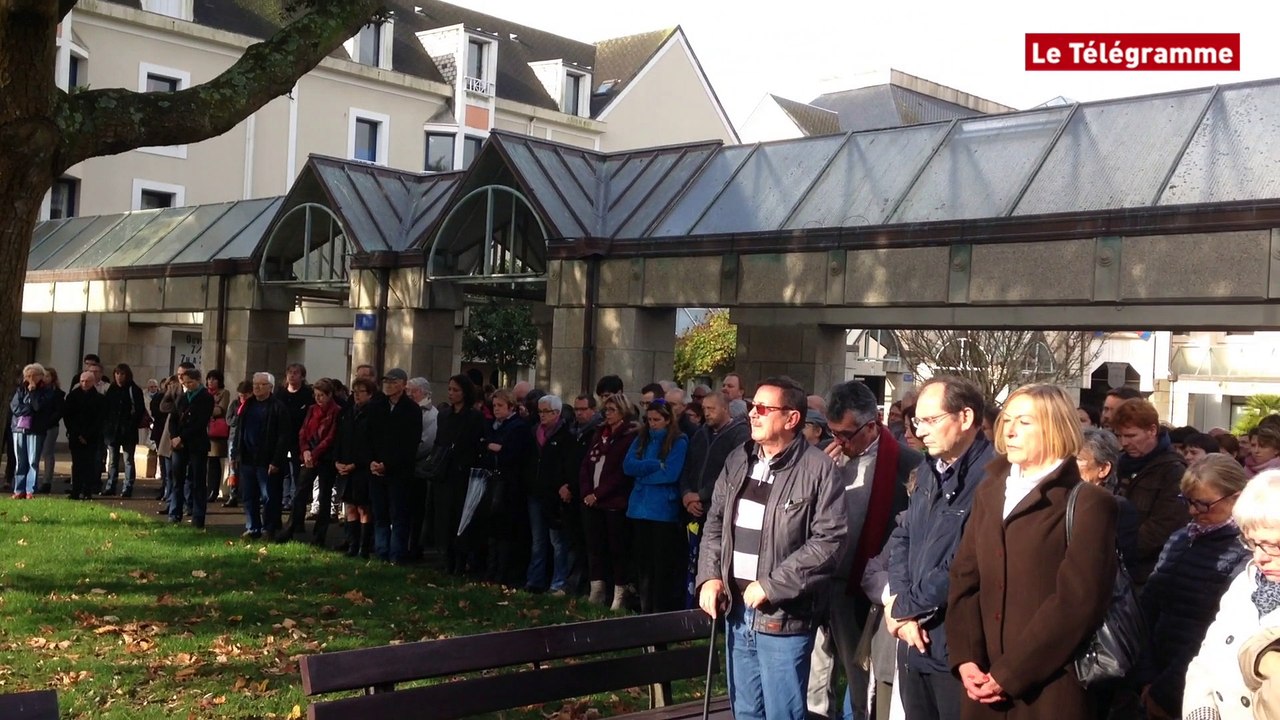 Concarneau, Toute la ville rend hommage aux victimes des attentats.