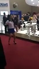 Очень клевый Финт от девушки - Я и без каблуков так не смогу