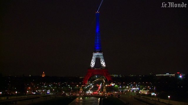 La Tour Eiffel aux couleurs du drapeau français