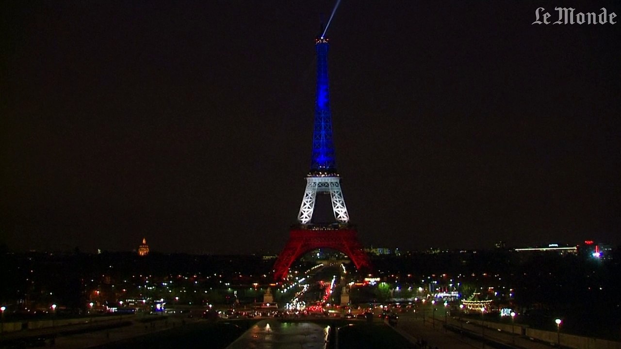 La Tour Eiffel aux couleurs du drapeau français