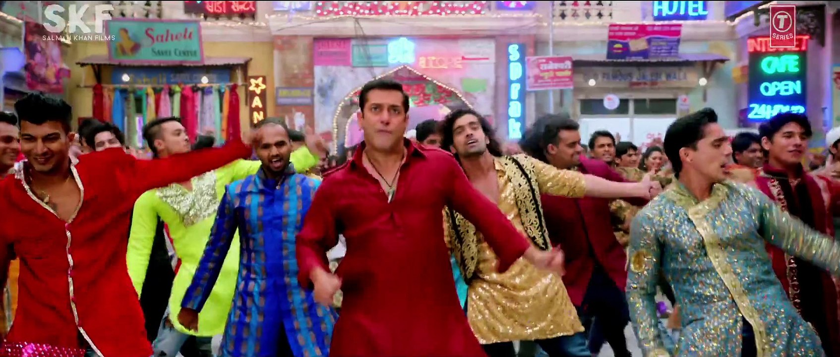 Aaj Ki Party Mika Singh Salman Khan Kareena Kapoor Bajrangi Bhaijaan Full HD Song
