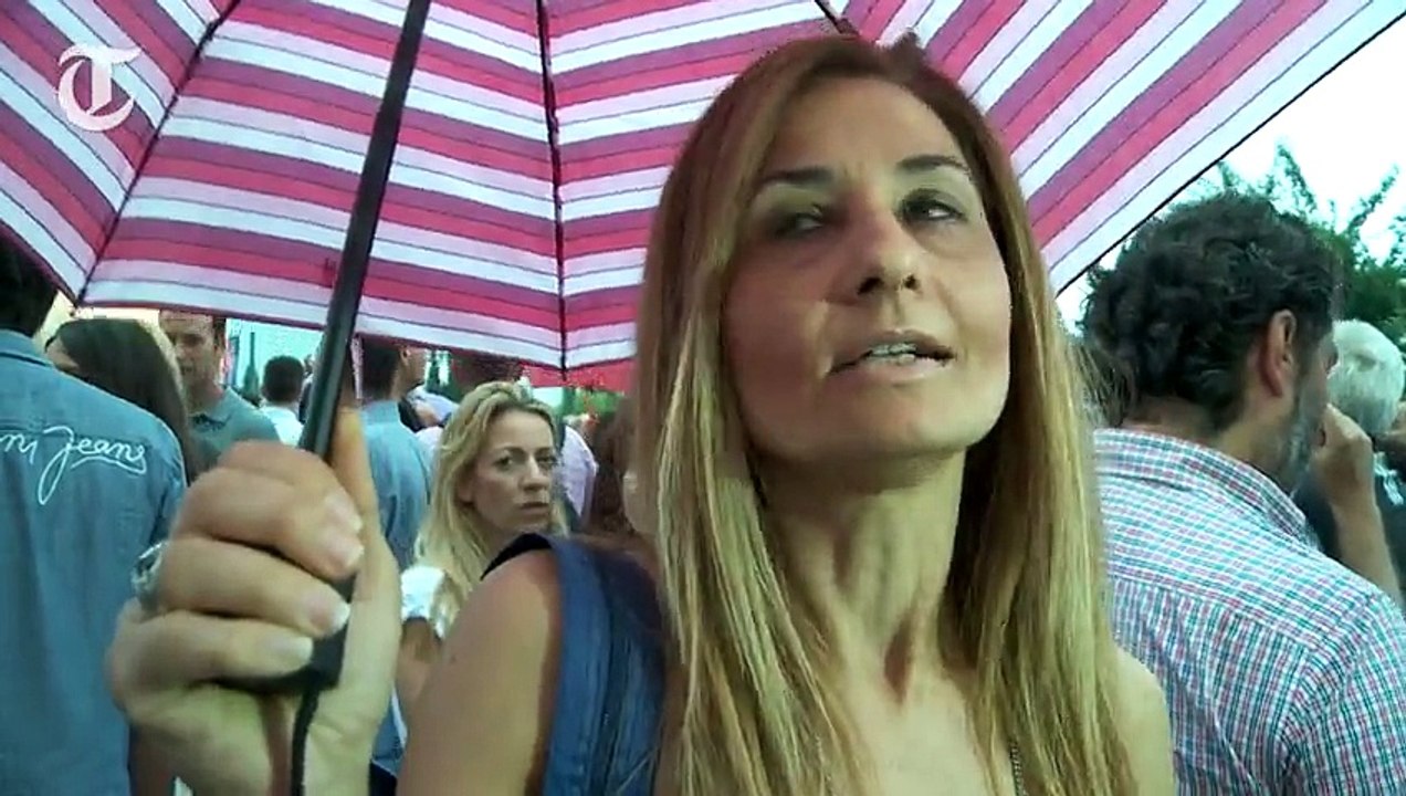 Tausende trotzen Regen für Griechenland ja Kundgebung in Athen