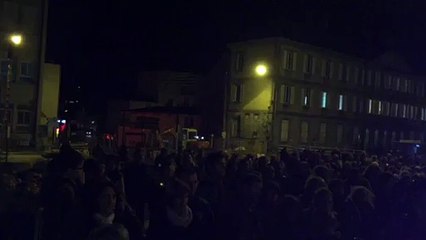 Le parvis de l'Hôtel de Ville de Guéret noir de monde