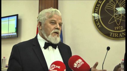 “Artisti pa atdhe”. Autori nga Struga, sjell librat e tij në Tiranë
