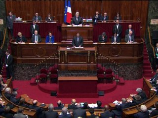 Attentats: Hollande offensif sur les fronts intérieur et extérieur contre l'EI