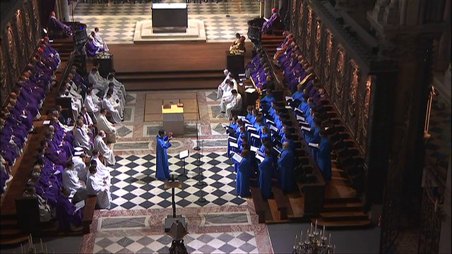 Attentats: une messe célébrée à Notre-Dame de Paris