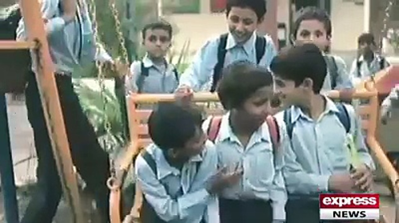 Bara Dushman Bana Phr Tha Jo Bachon Se Darta He HD