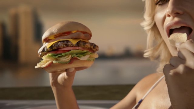 Le burger le plus américain et le plus chaud - Carls Jr