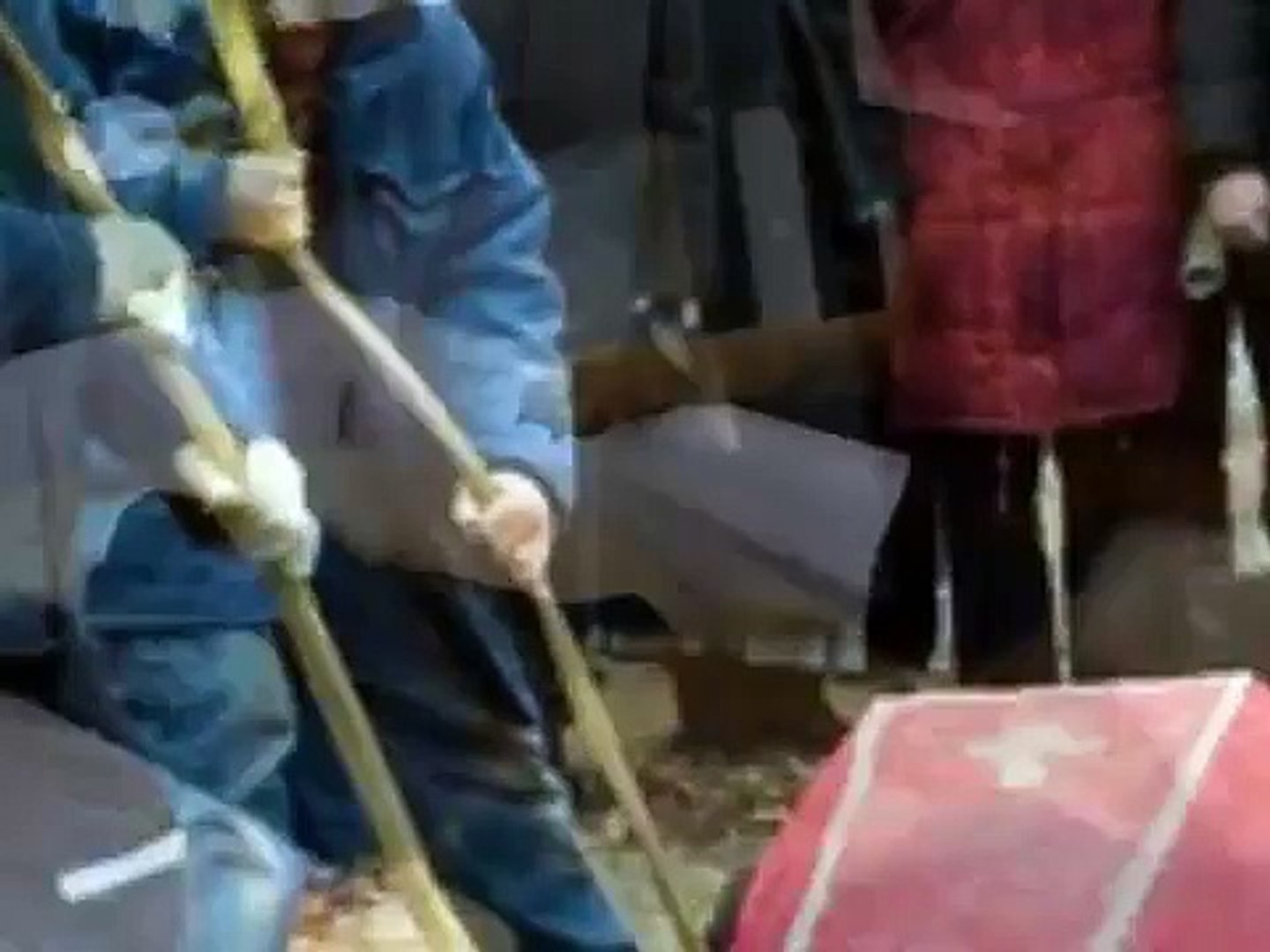 ⁣Люди бросались врассыпную с этих похорон! Случилось СТРАШНОЕ