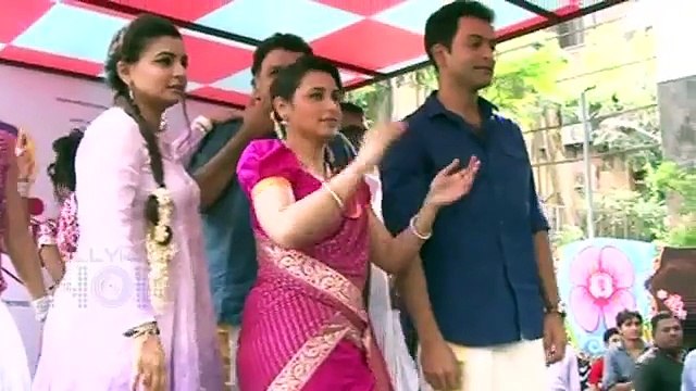 Top 5 Lavani Queens Of Bollywood Deepika, Priyanka Pinga Song