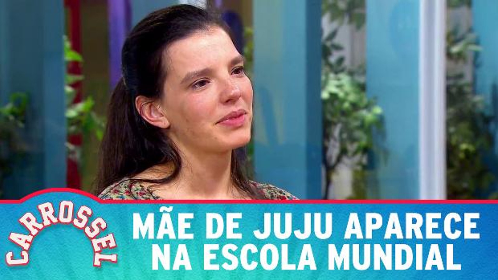 Mãe de Juju aparece na Escola Mundial