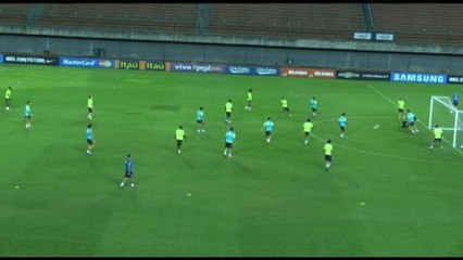 Sin pistas de alineación para enfrentar a Perú, Brasil entrena a puertas abiertas