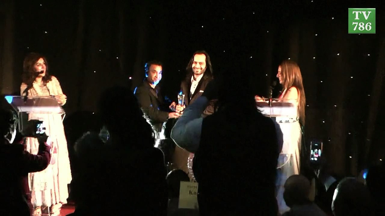London Waqar Zaka received Pakistan Achievement Awards UK & Europe 2015