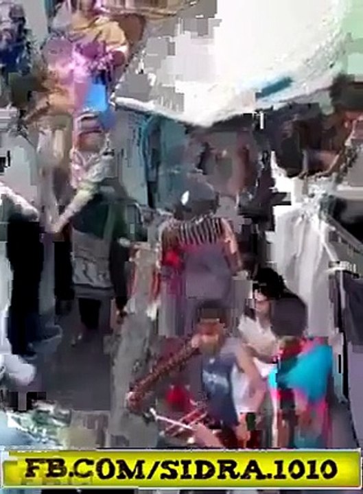 GIrl Fight with raksha drivre video daikhain