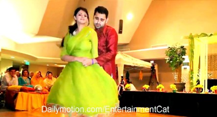 Beautiful Cuople Romantic Dance on Mehndi Night | HD ✔
