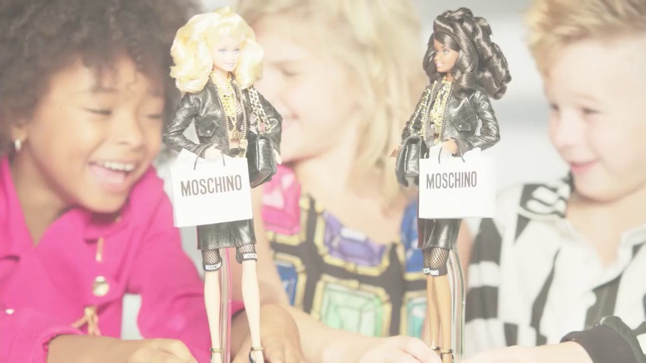 Un garçon dans une pub pour Barbie... Première fois