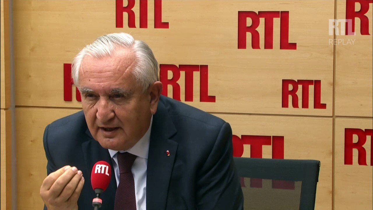 "Il faut sortir de ces ambiguïtés et faire de l'État islamique l'ennemi numéro 1", assène Jean-Pierre Raffarin