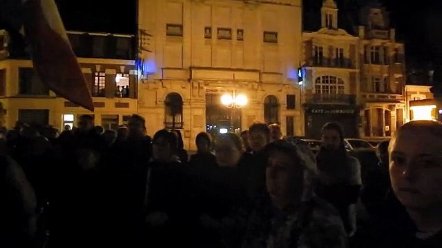 Ham : Des centaines de personnes rassemblées devant la mairie