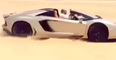 Il fait des drifts avec sa Lamborghini dans le sable à Dubaï