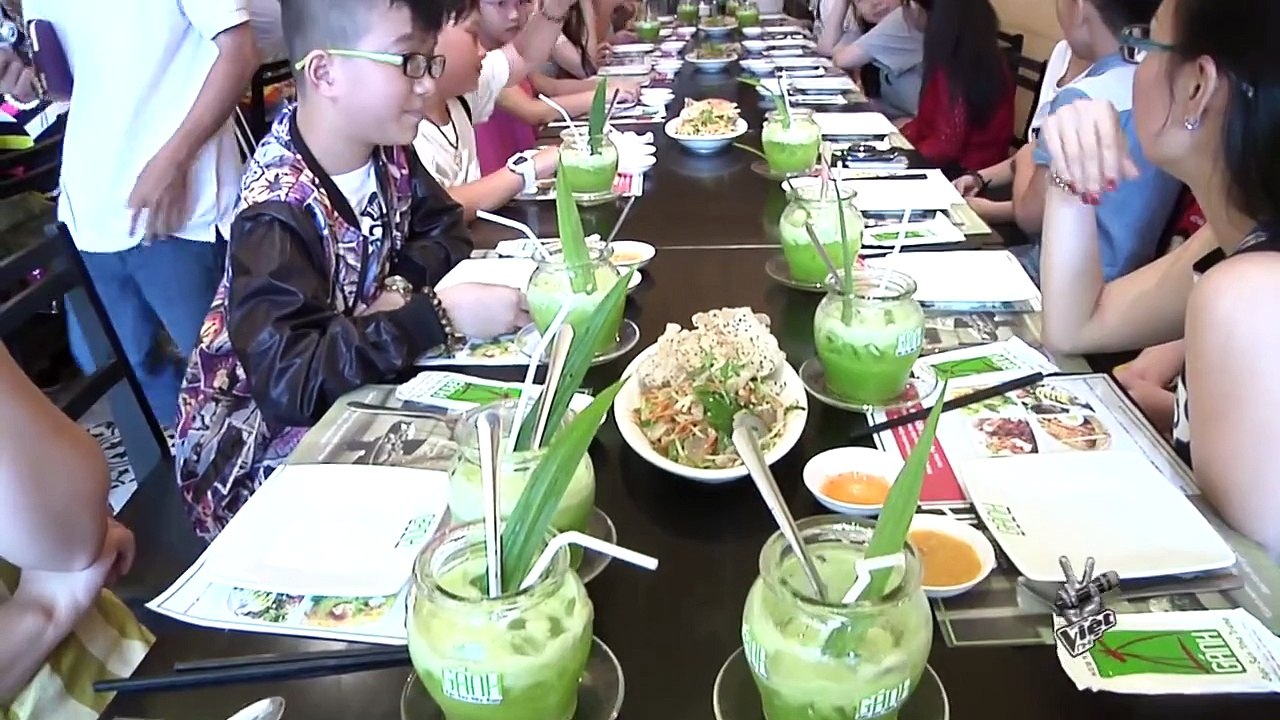 TEAM CẨM LY QUẬY TƯNG BỪNG TẠI NHÀ HÀNG GÁNH