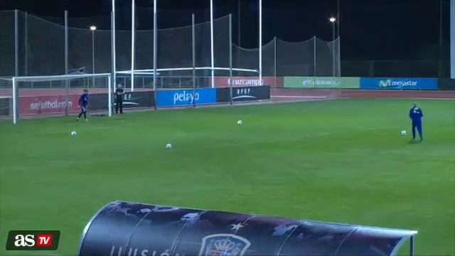 El paradón excepcional de Iker Casillas que la grada celebró en el entreno