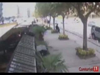 Feci kaza anı...  Görevliye böyle çarptı