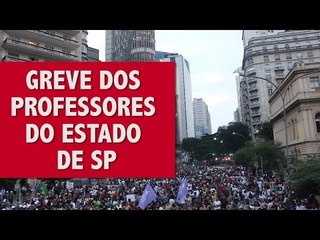Professores estaduais em greve fazem ato em SP
