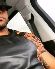 Booba écoute Kalachnikov love de alpha Blondy apres les attentats de Paris