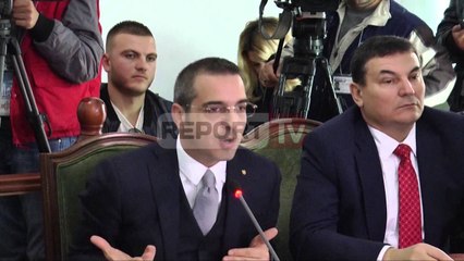 Report TV - Tahiri: Gjetëm policë pleq e pa shkollë, Noka: Ti ministër debil