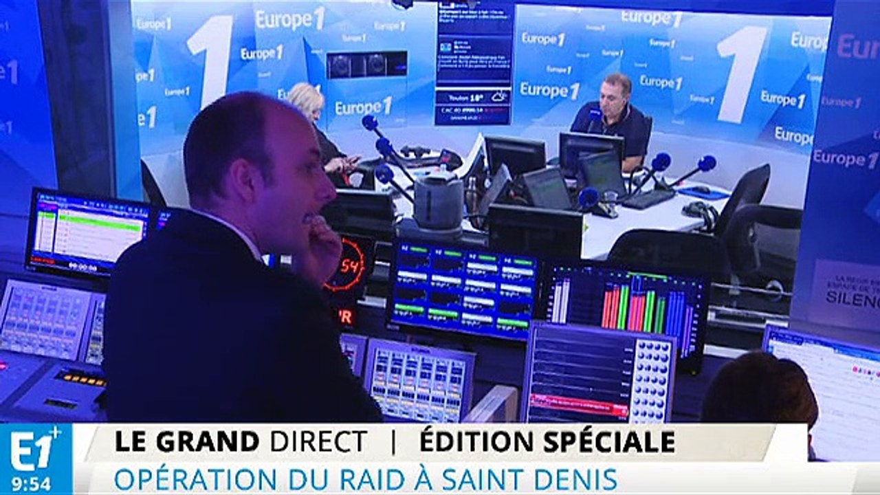 "Trois policiers du RAID blessés et des individus toujours retranchés"