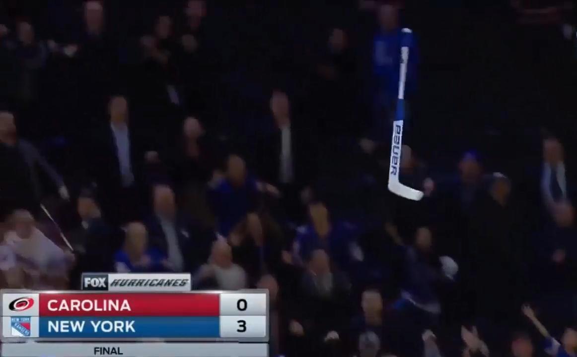 Fans Fight Over Hockey Stick Видео Dailymotion