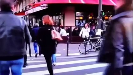 Esclusivo: il terrorista Salah Abdeslam passeggia tranquillamente per le strade di Parigi prima della strage